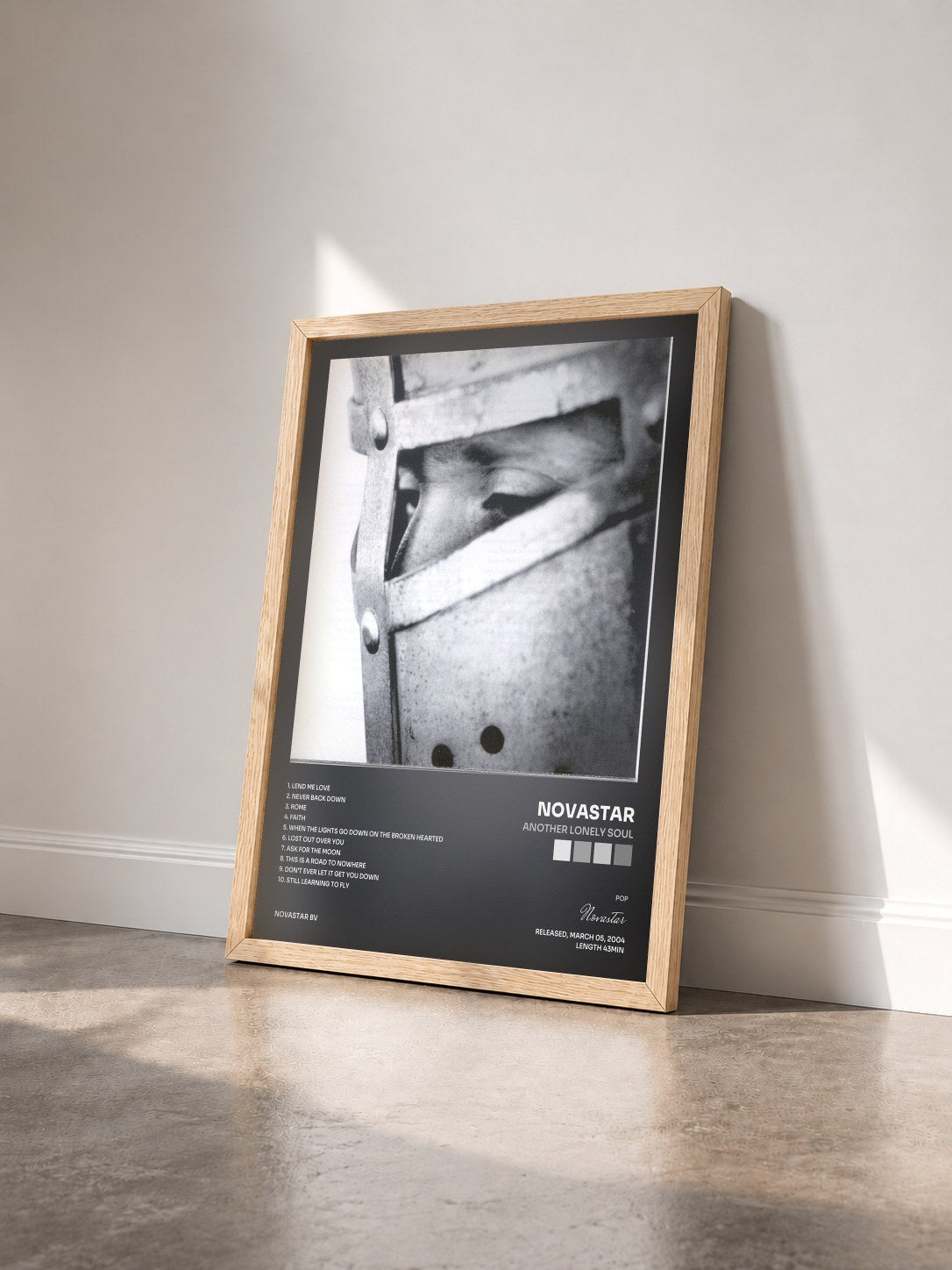 #bois Tableau de l'album Another Lonely Soul de Novastar vu de trois quarts, cadre en bois brut