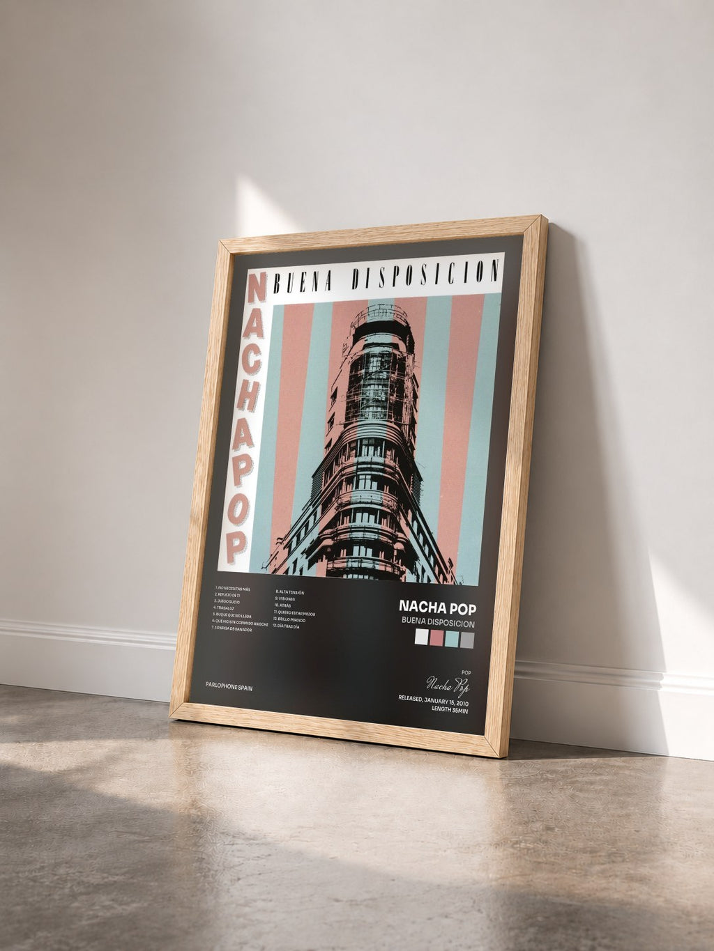 #bois Tableau de l'album Buena Disposicion de Nacha Pop vu de trois quarts, cadre en bois brut