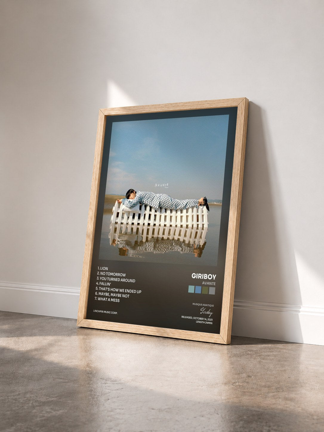 #bois Tableau de l'album avante de Giriboy vu de trois quarts, cadre en bois brut
