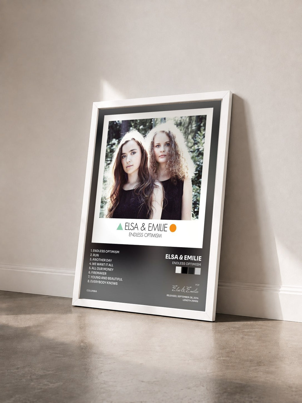 #blanc Tableau de l'album Endless Optimism de Elsa & Emilie vu de trois quarts, cadre blanc