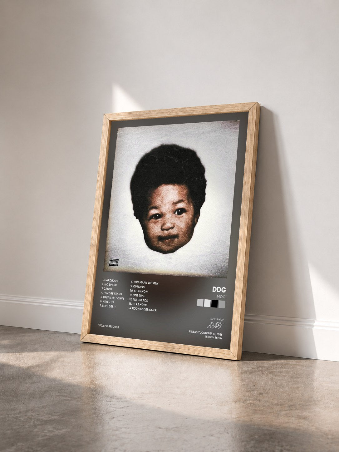#bois Tableau de l'album moo de DDG vu de trois quarts, cadre en bois brut