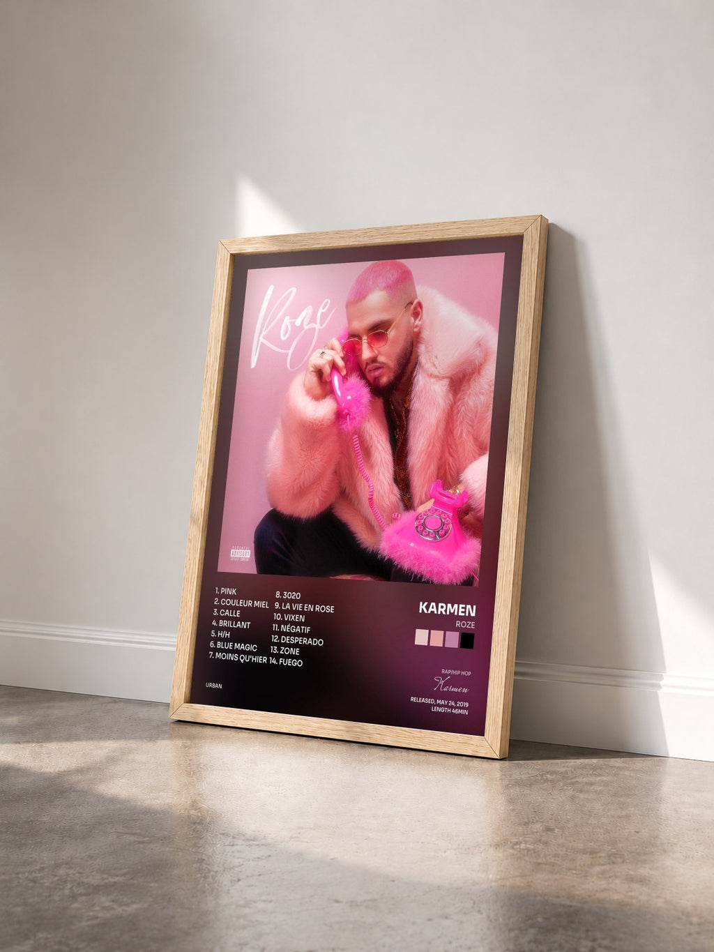 #bois Tableau de l'album Roze de Karmen vu de trois quarts, cadre en bois brut