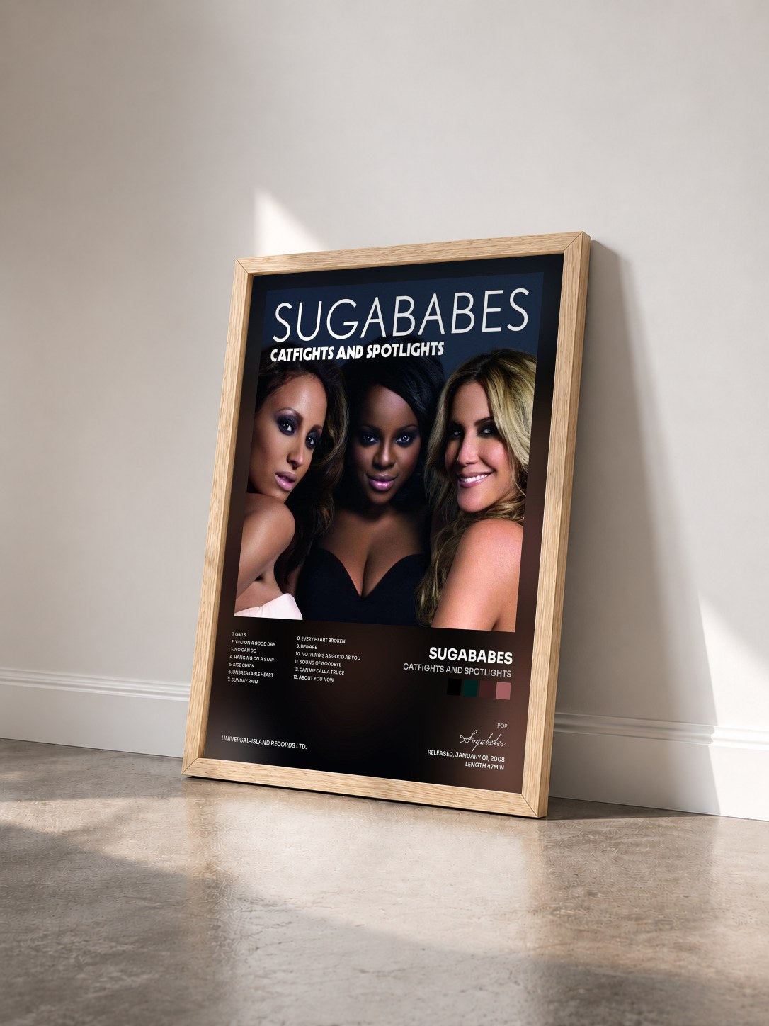#bois Tableau de l'album Catfights and Spotlights de Sugababes vu de trois quarts, cadre en bois brut
