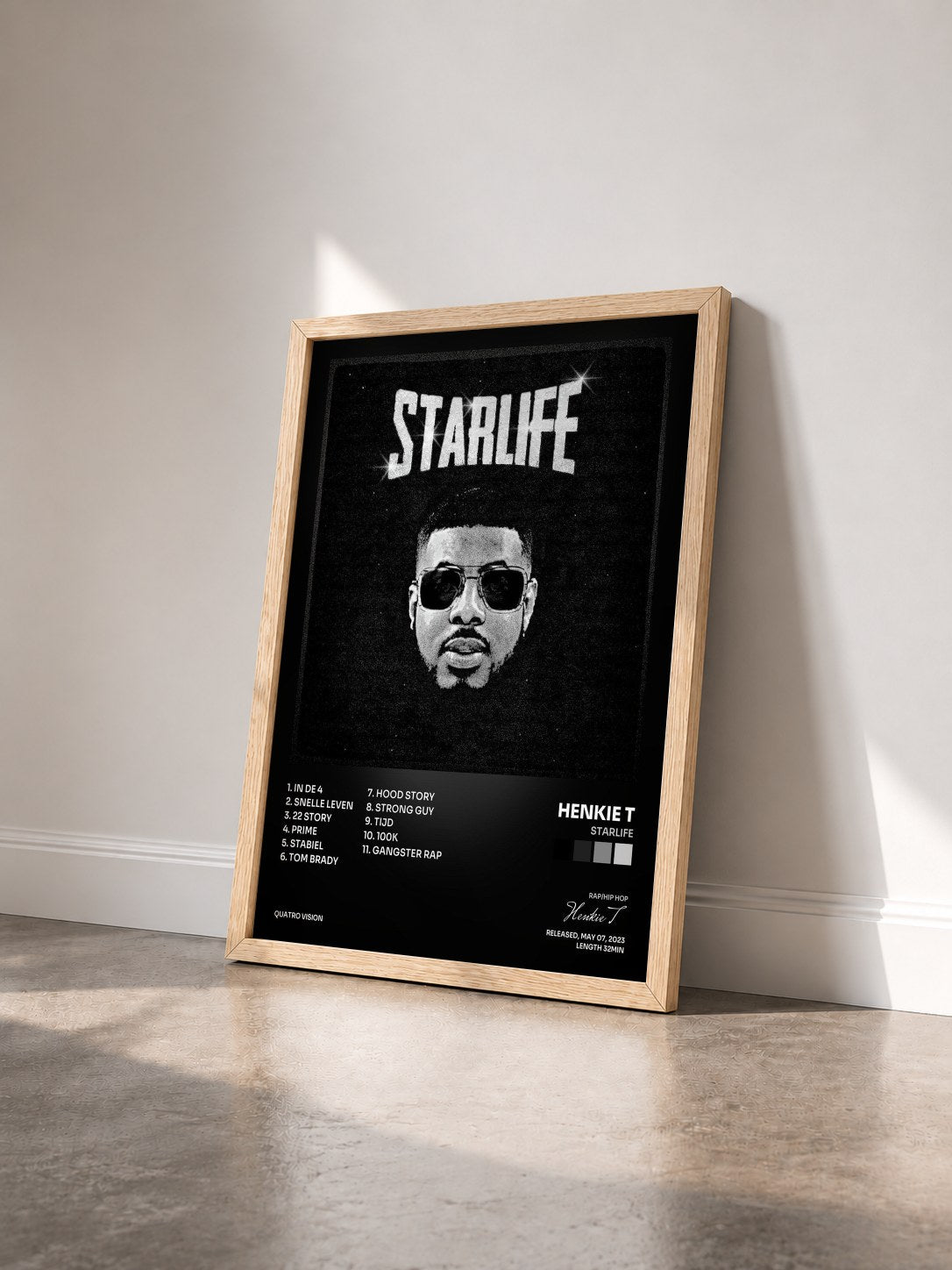 #bois Tableau de l'album Starlife de Henkie T vu de trois quarts, cadre en bois brut