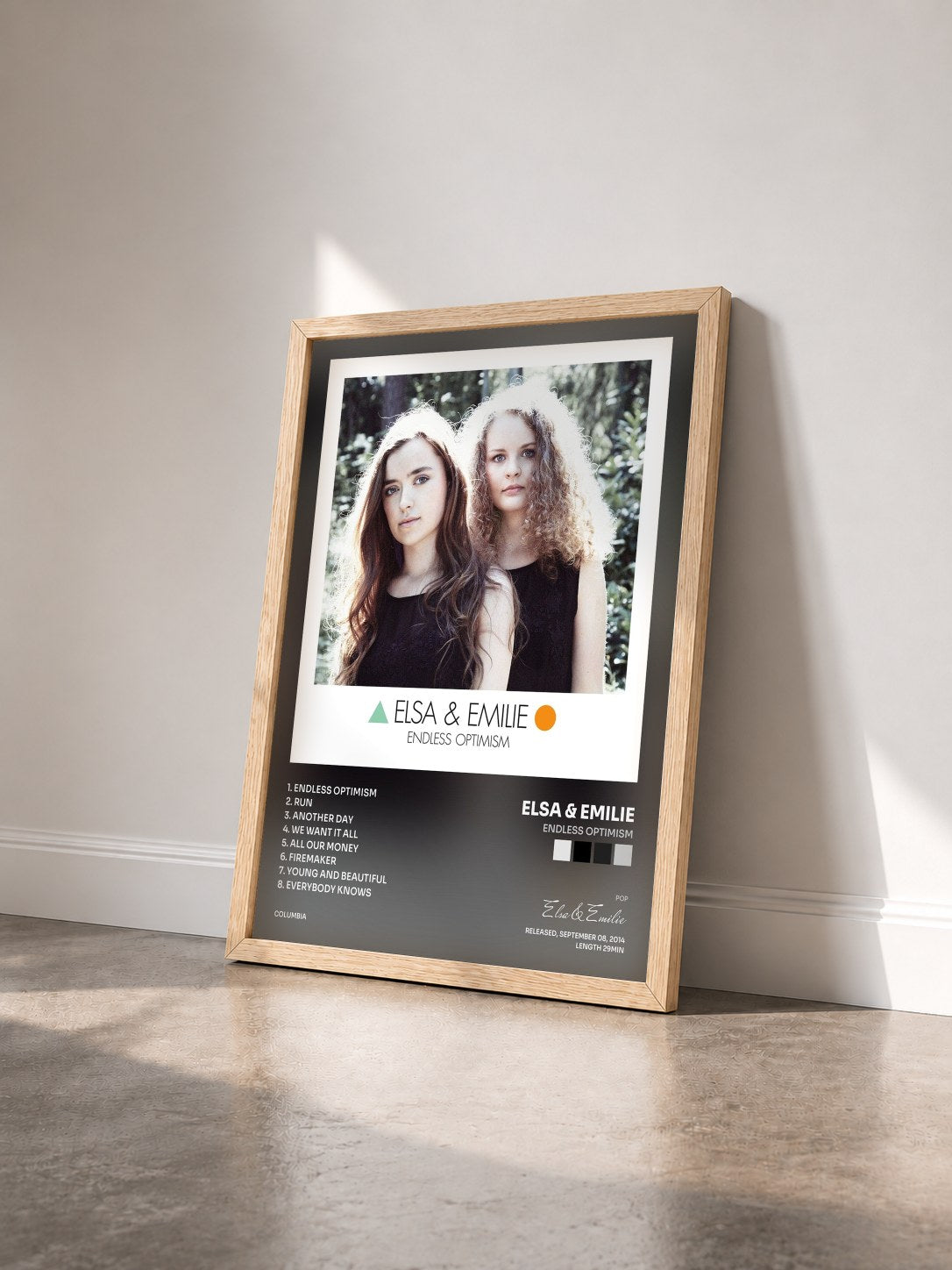 #bois Tableau de l'album Endless Optimism de Elsa & Emilie vu de trois quarts, cadre en bois brut
