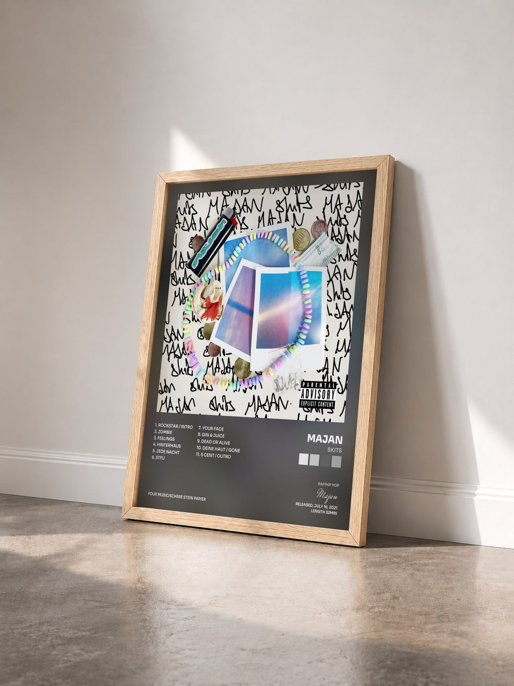#bois Tableau de l'album SKITS de Majan vu de trois quarts, cadre en bois brut
