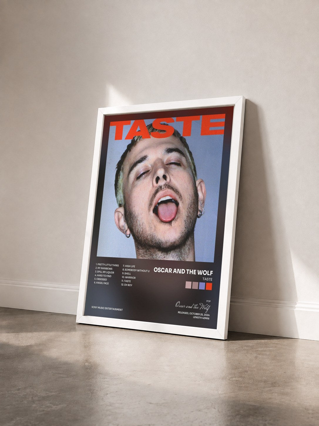 #blanc Tableau de l'album TASTE de Oscar and the Wolf vu de trois quarts, cadre blanc