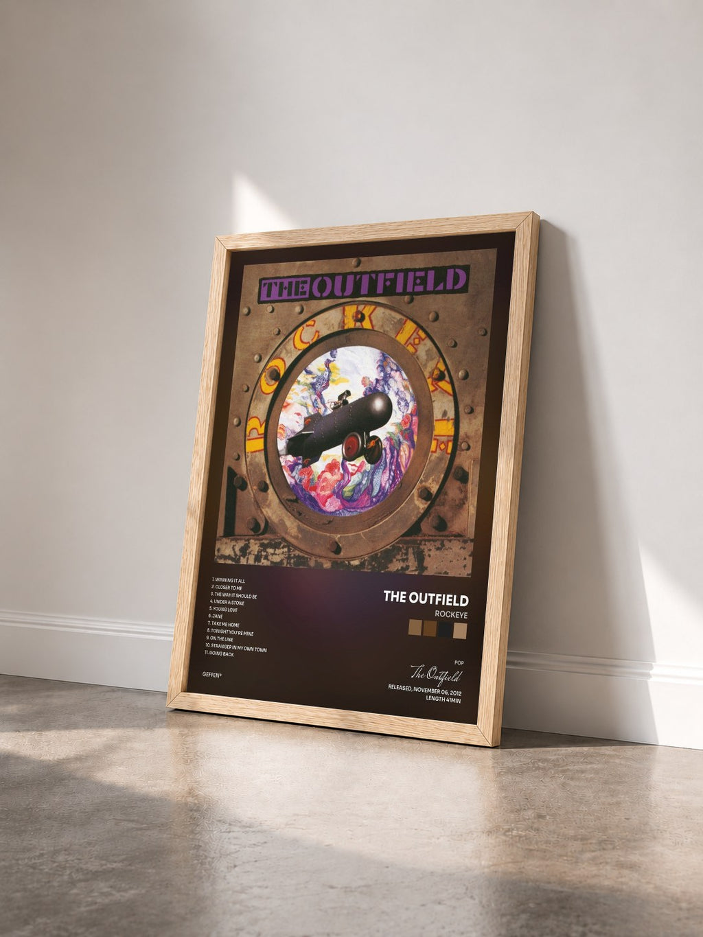 #bois Tableau de l'album Rockeye de The Outfield vu de trois quarts, cadre en bois brut