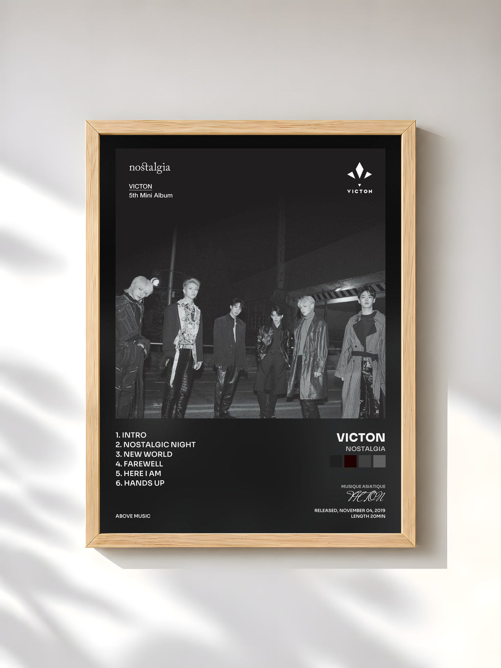 #bois Tableau de l'album nostalgia de VICTON, cadre en bois brut, imprimé et encadré en France