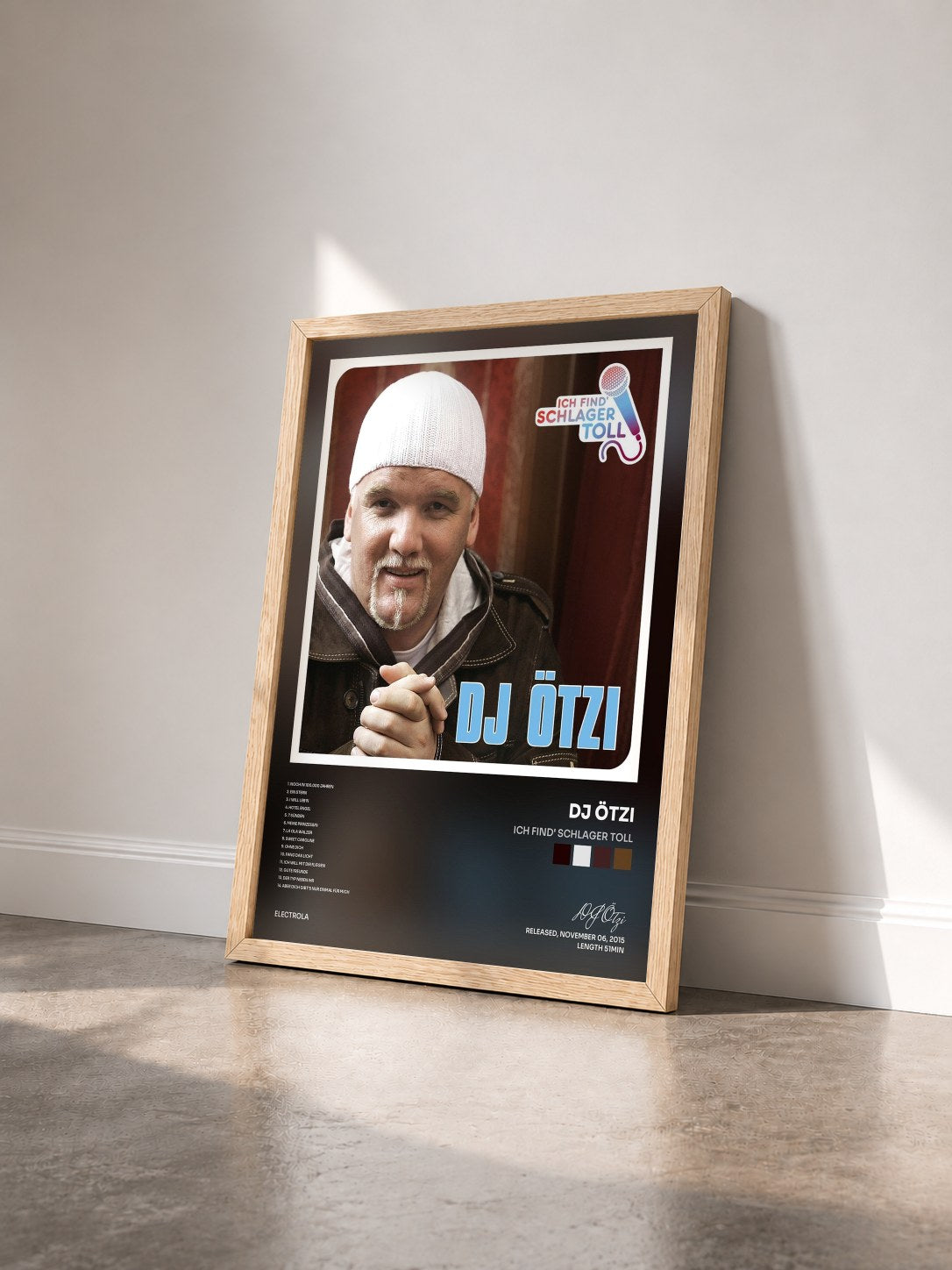 #bois Tableau de l'album Ich find' Schlager toll de DJ Ötzi vu de trois quarts, cadre en bois brut