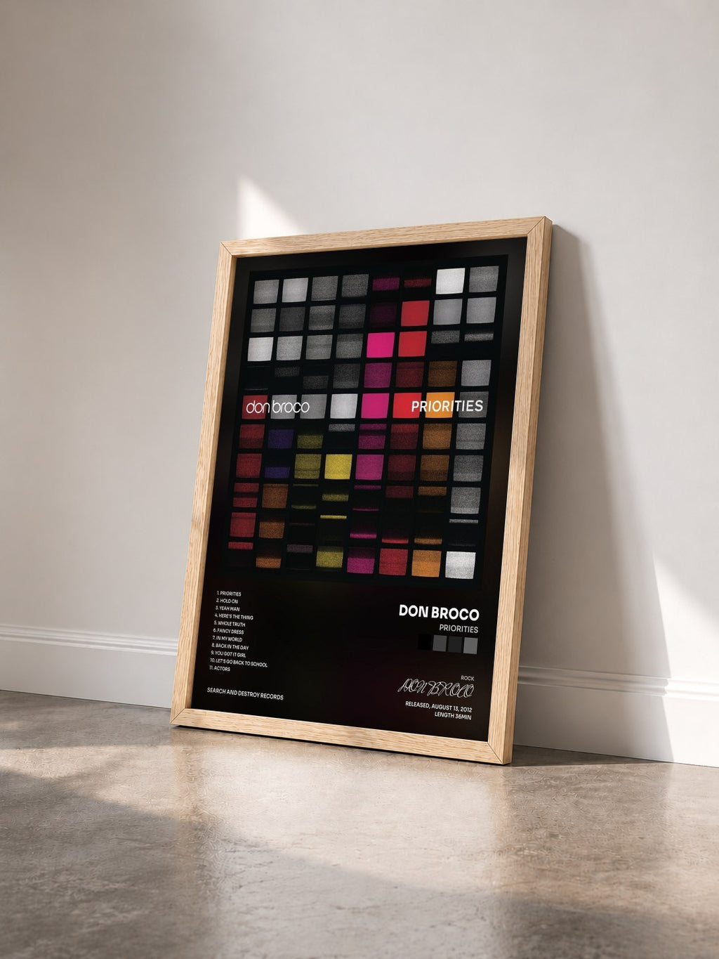 #bois Tableau de l'album Priorities de DON BROCO vu de trois quarts, cadre en bois brut