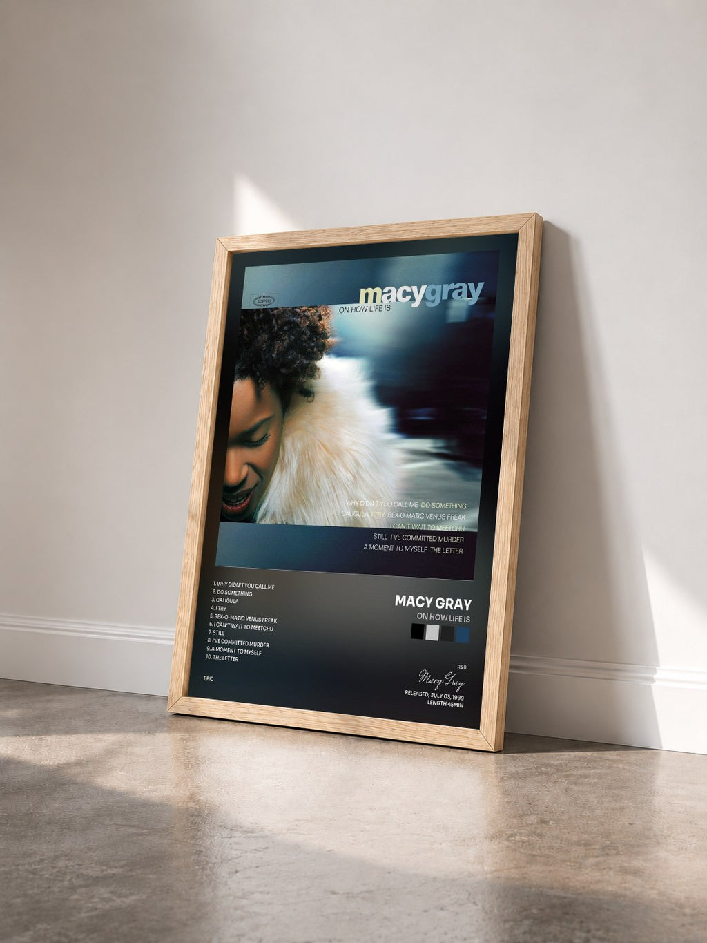 #bois Tableau de l'album On How Life Is de Macy Gray vu de trois quarts, cadre en bois brut