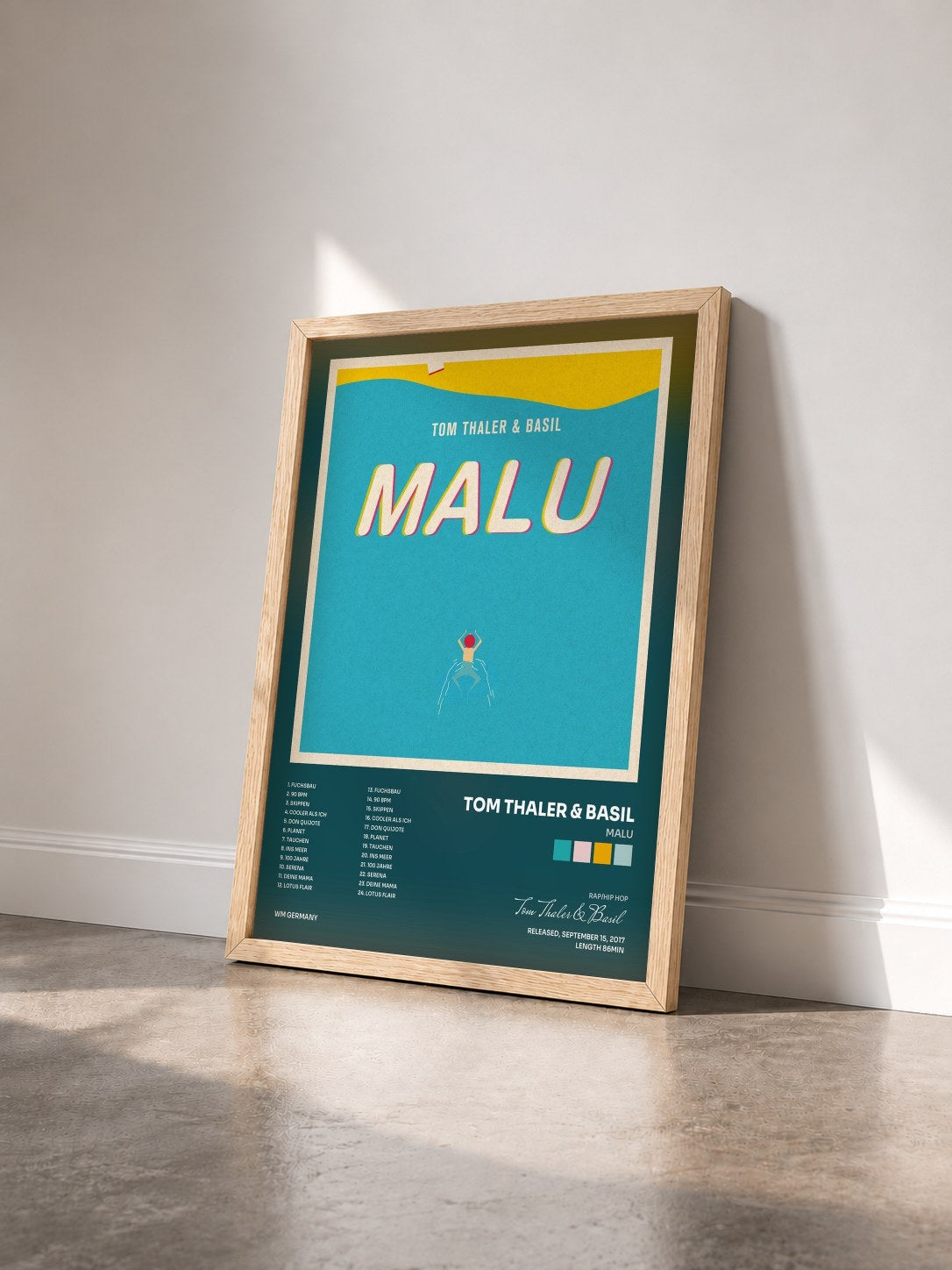 #bois Tableau de l'album Malu de Tom Thaler & Basil vu de trois quarts, cadre en bois brut