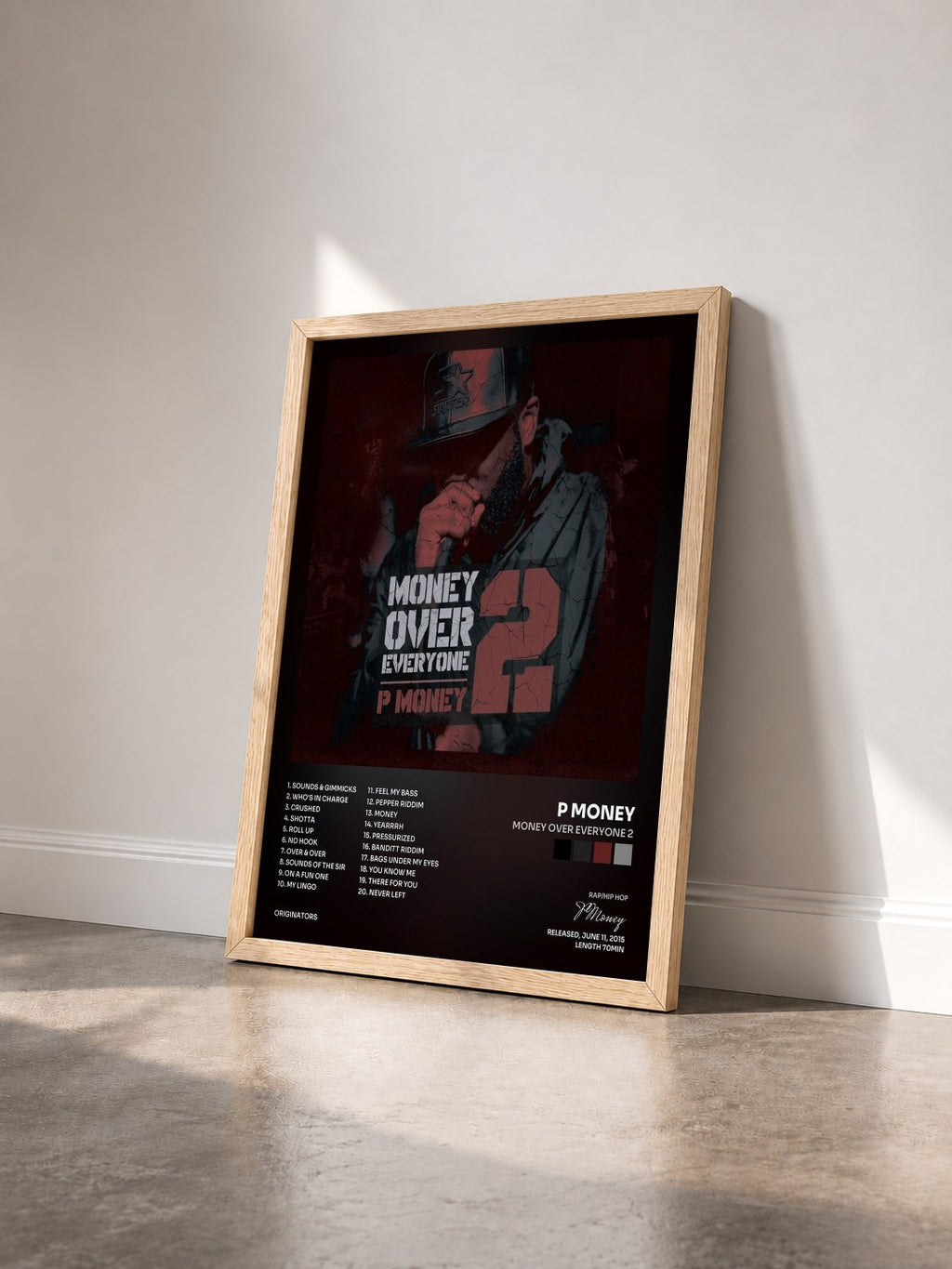 #bois Tableau de l'album Money Over Everyone 2 de P Money vu de trois quarts, cadre en bois brut