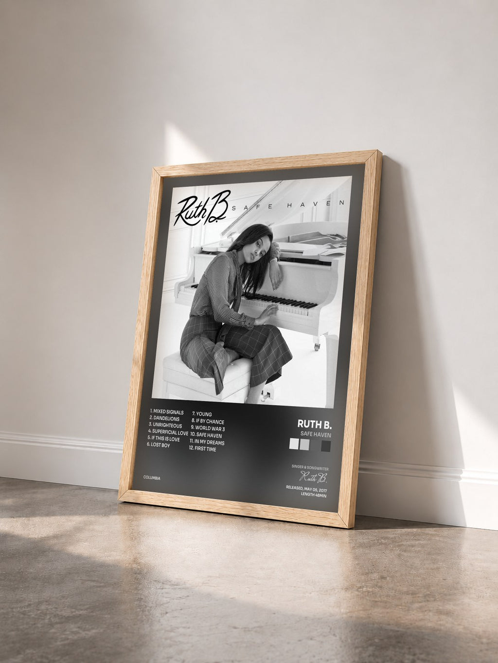 #bois Tableau de l'album Safe Haven de Ruth B. vu de trois quarts, cadre en bois brut