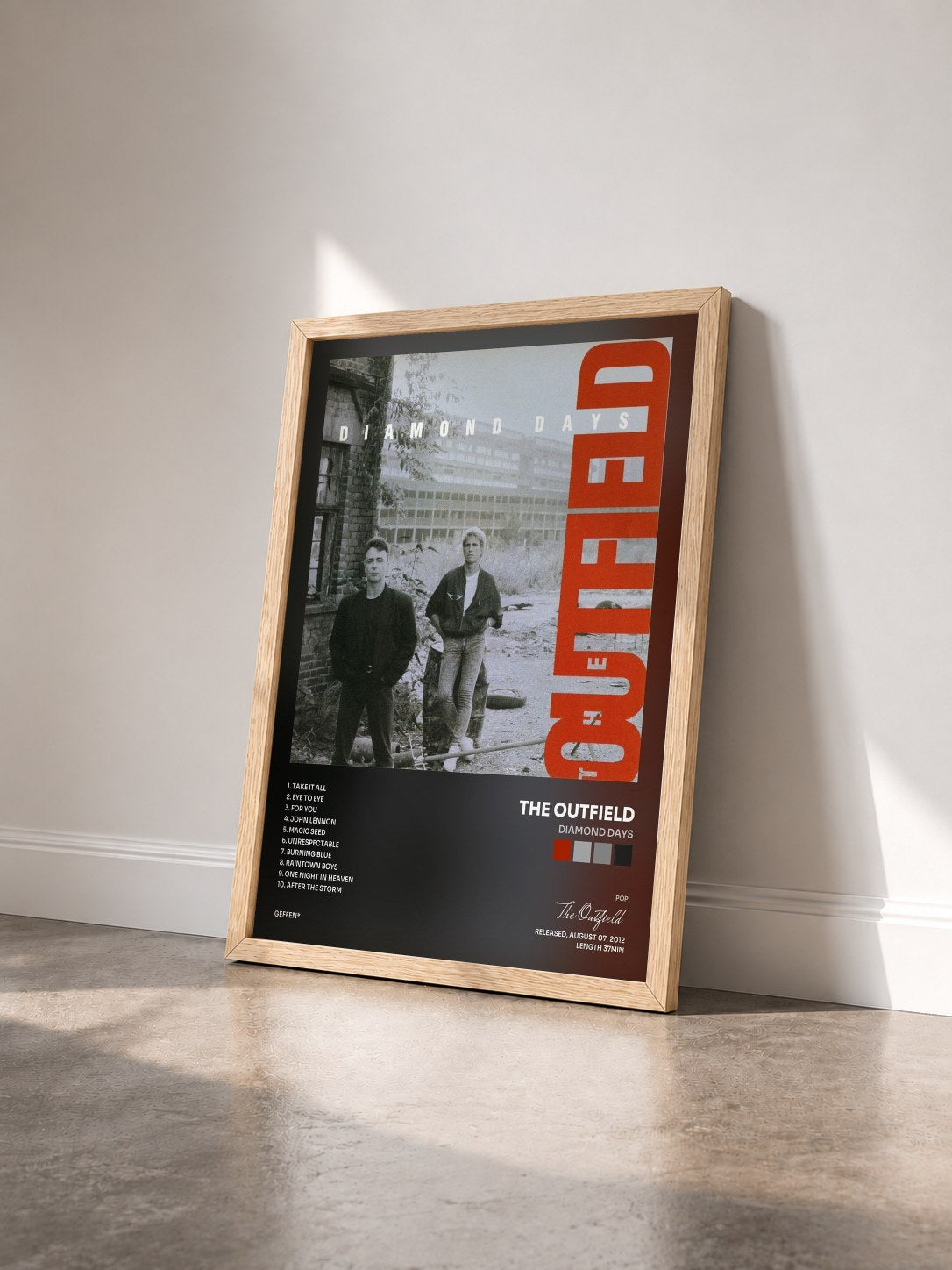 #bois Tableau de l'album Diamond Days de The Outfield vu de trois quarts, cadre en bois brut