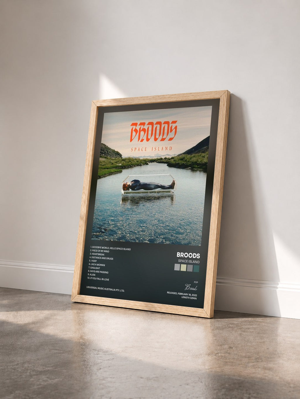 #bois Tableau de l'album Space Island de Broods vu de trois quarts, cadre en bois brut