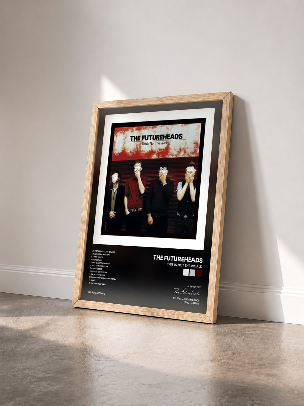 #bois Tableau de l'album This Is Not The World de The Futureheads vu de trois quarts, cadre en bois brut