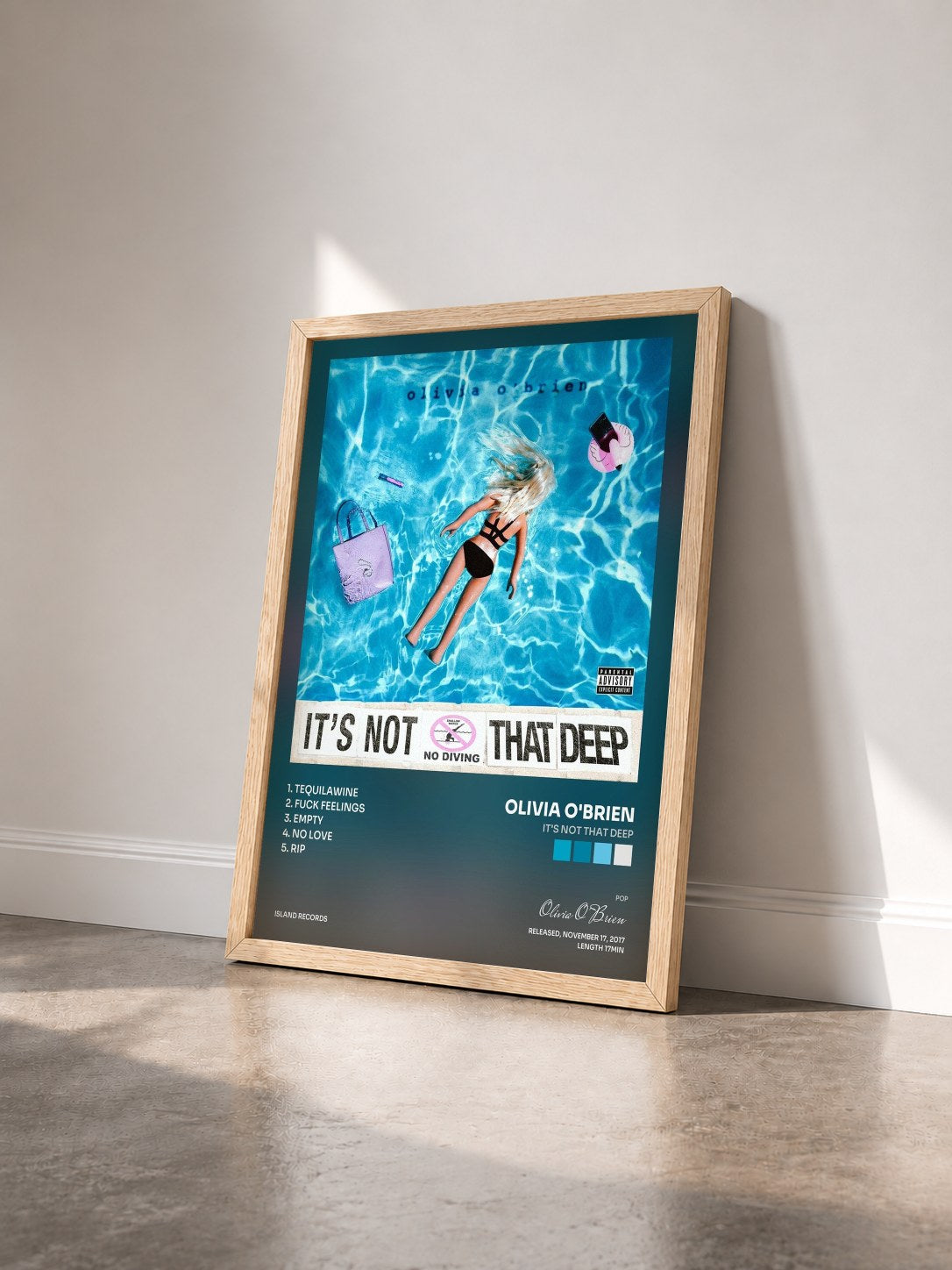 #bois Tableau de l'album It's Not That Deep de Olivia O'Brien vu de trois quarts, cadre en bois brut
