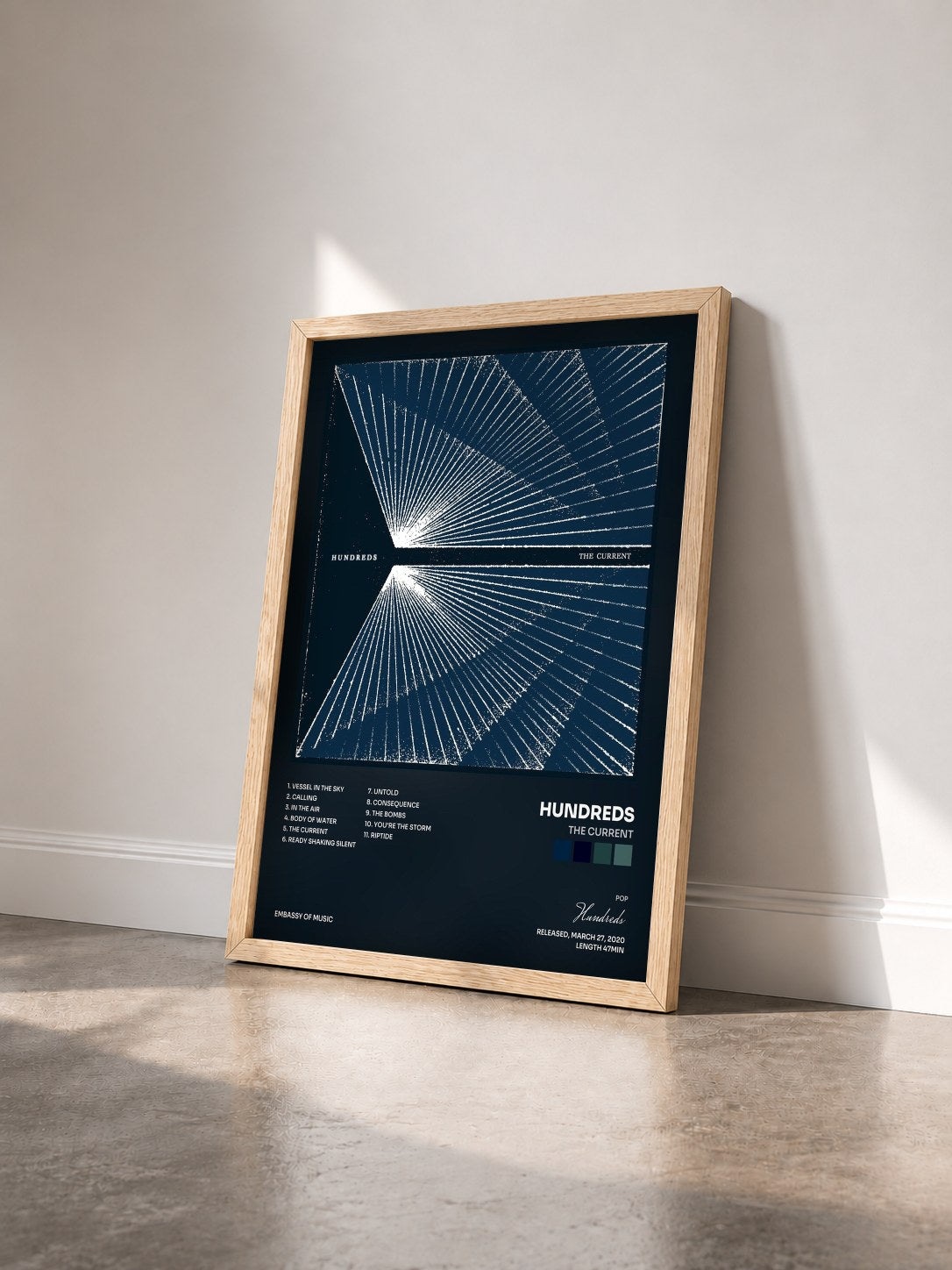 #bois Tableau de l'album The Current de Hundreds vu de trois quarts, cadre en bois brut