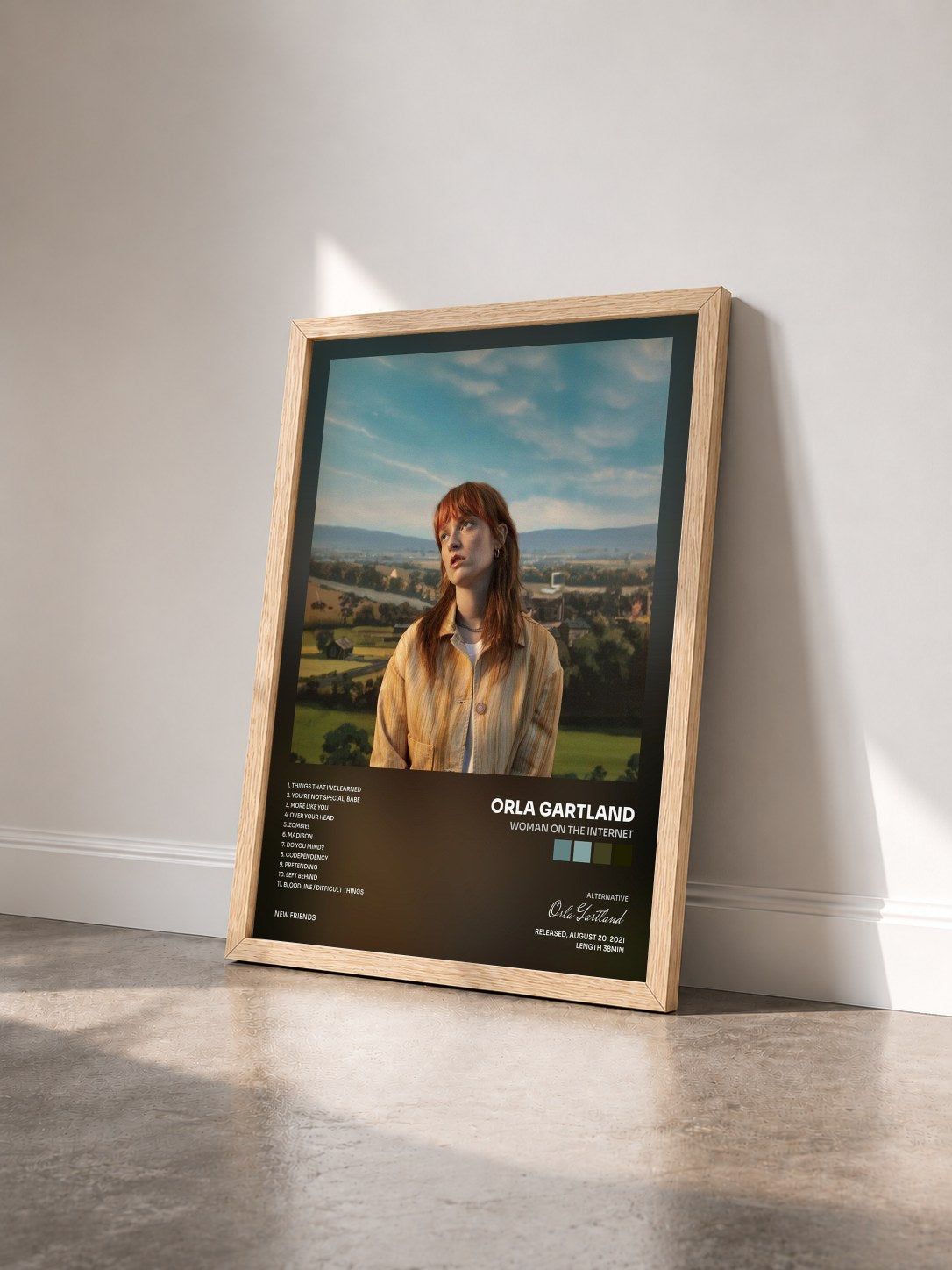 #bois Tableau de l'album Woman on the Internet de Orla Gartland vu de trois quarts, cadre en bois brut