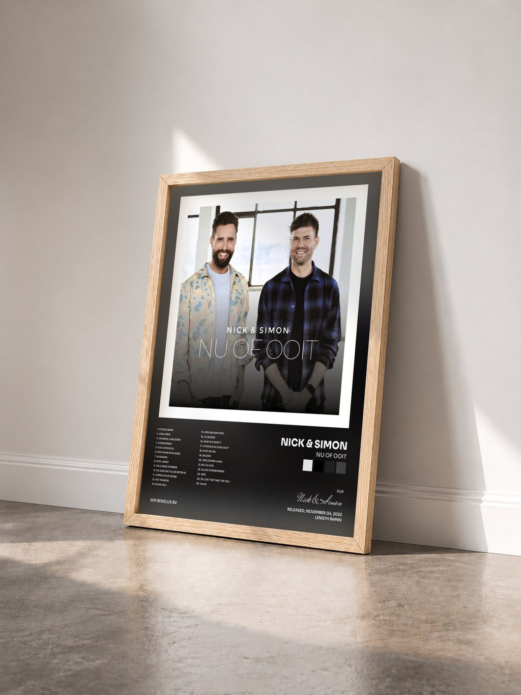 #bois Tableau de l'album Nu Of Ooit de Nick & Simon vu de trois quarts, cadre en bois brut