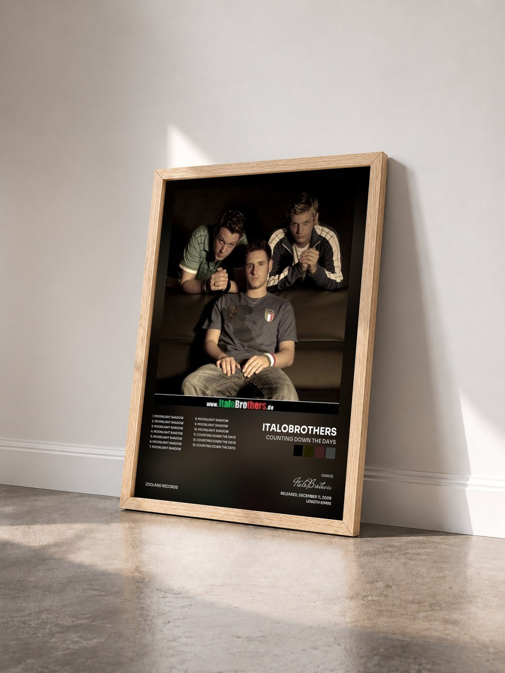 #bois Tableau de l'album Counting Down The Days de ItaloBrothers vu de trois quarts, cadre en bois brut