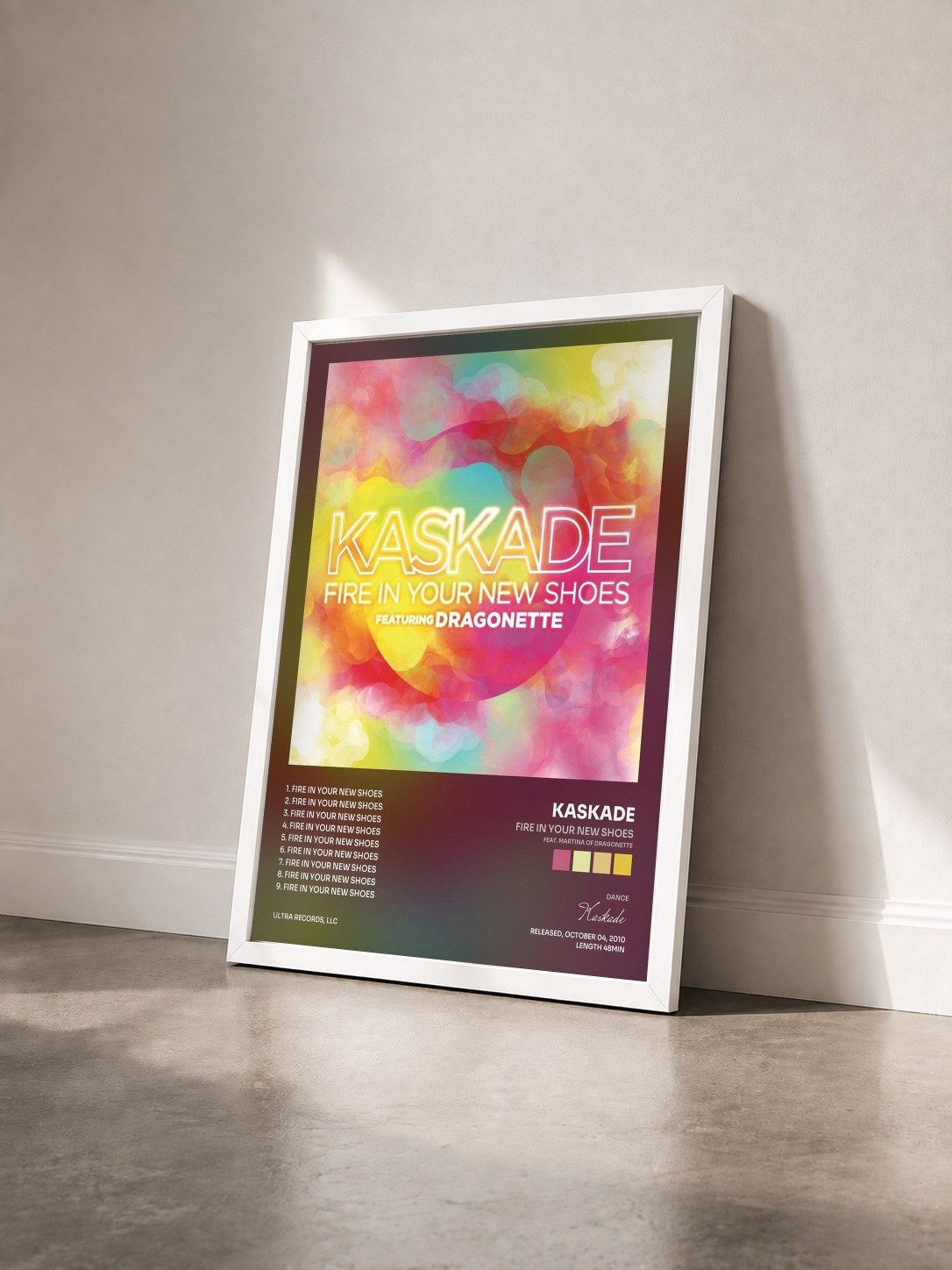 #blanc Tableau de l'album Fire In Your New Shoes (feat. Martina of Dragonette) de Kaskade vu de trois quarts, cadre blanc