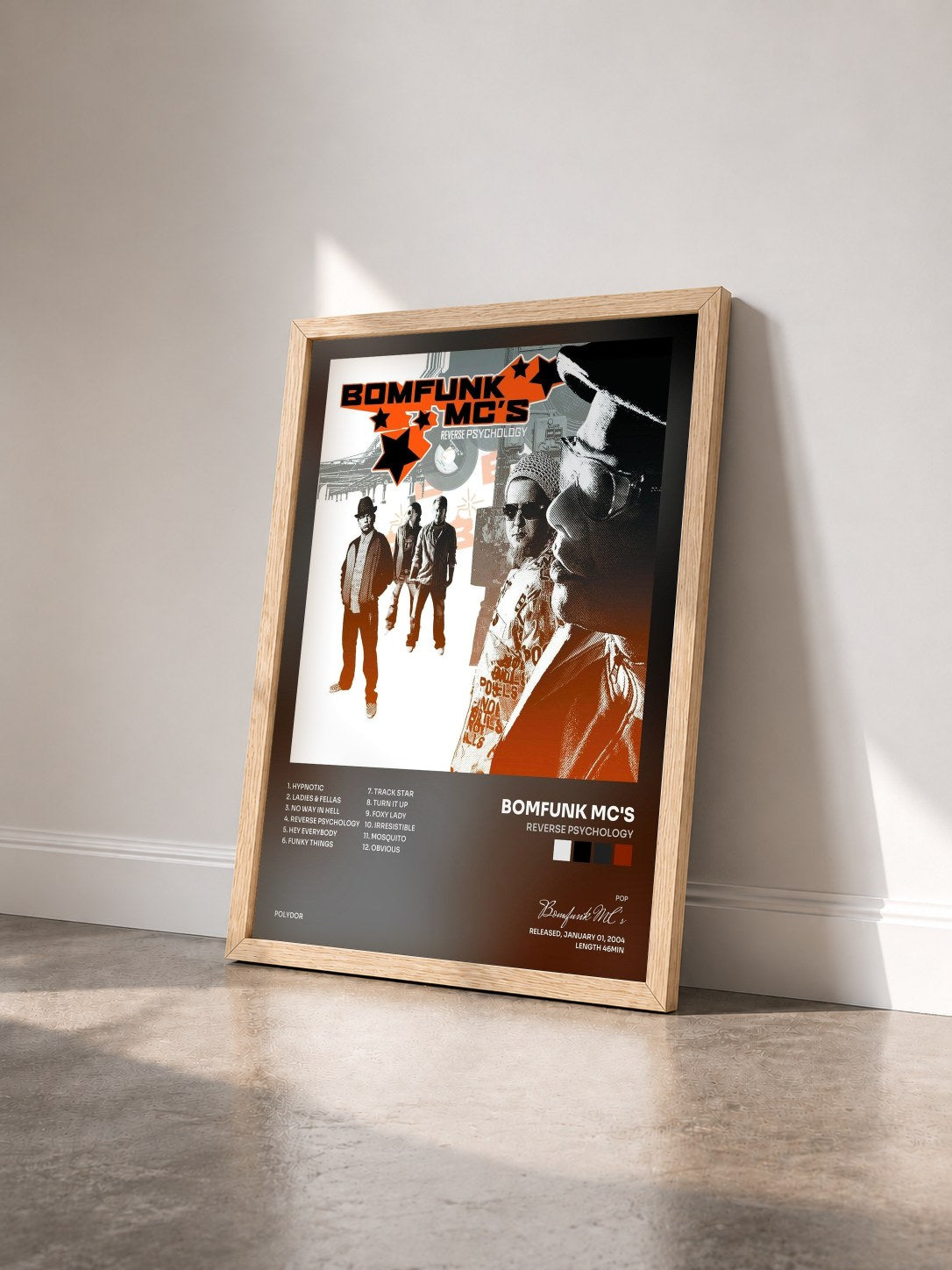 #bois Tableau de l'album Reverse Psychology de Bomfunk MC's vu de trois quarts, cadre en bois brut