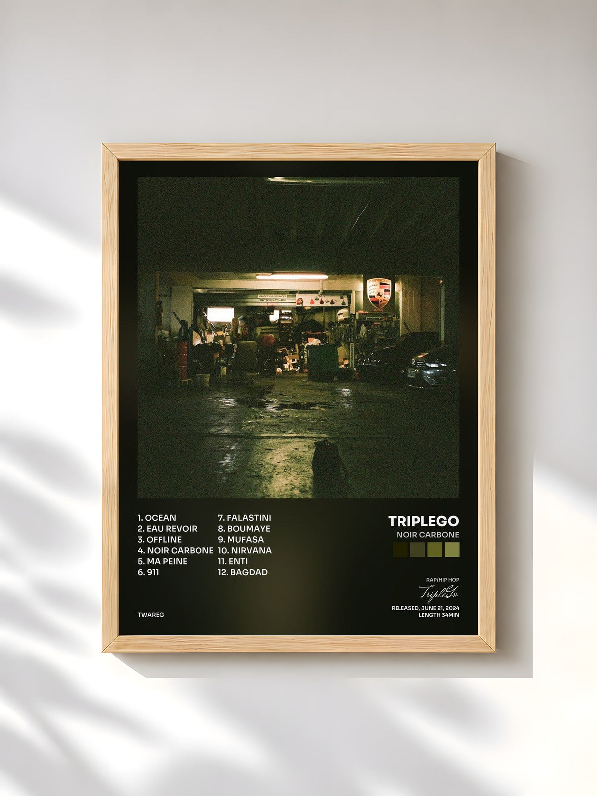 #bois Tableau de l'album NOIR CARBONE de TripleGo, cadre en bois brut, imprimé et encadré en France