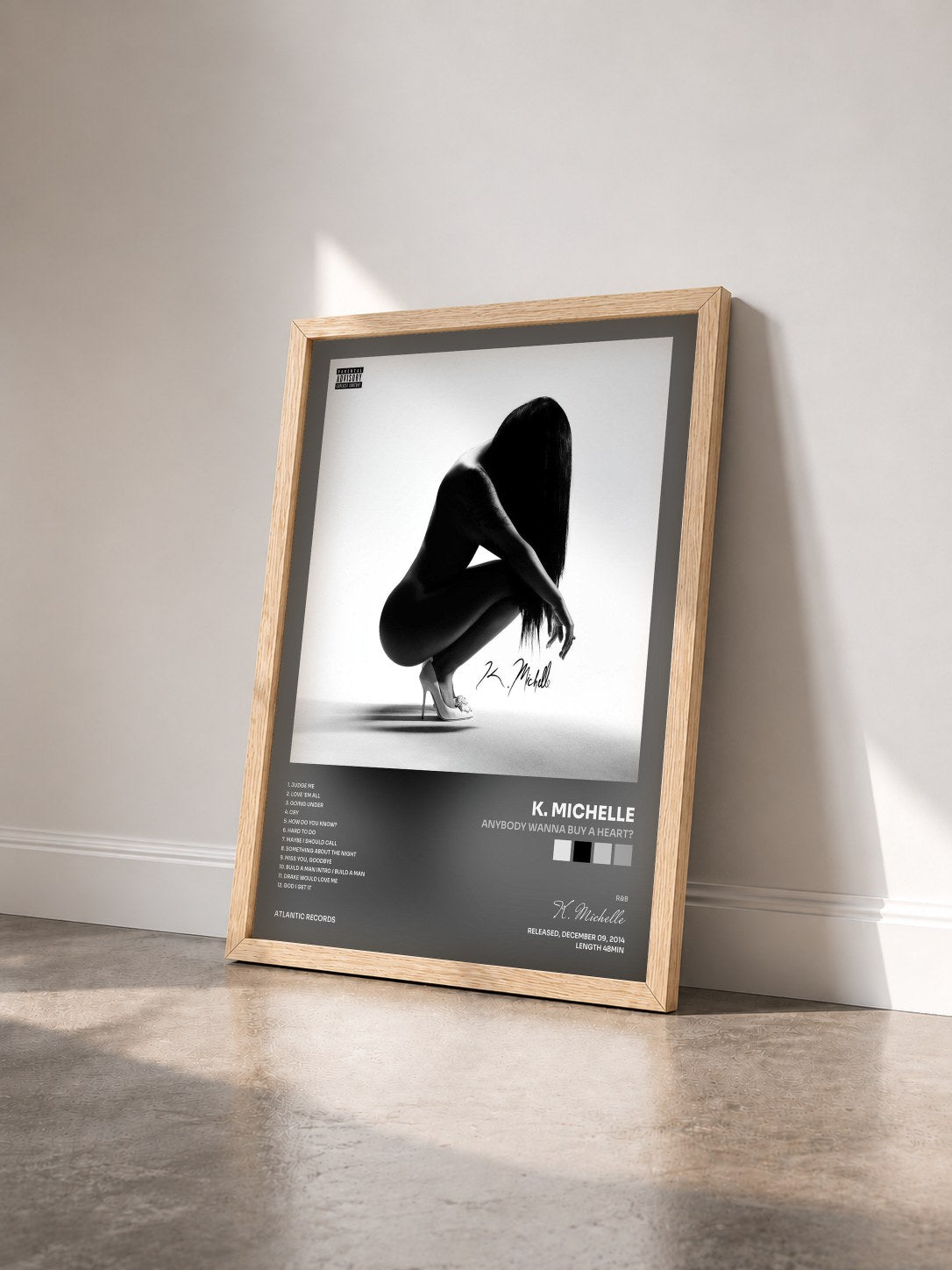 #bois Tableau de l'album Anybody Wanna Buy a Heart? de K. Michelle vu de trois quarts, cadre en bois brut