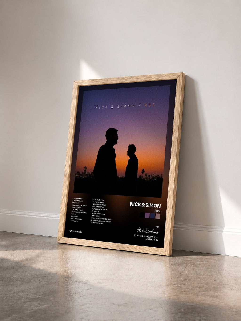 #bois Tableau de l'album NSG de Nick & Simon vu de trois quarts, cadre en bois brut
