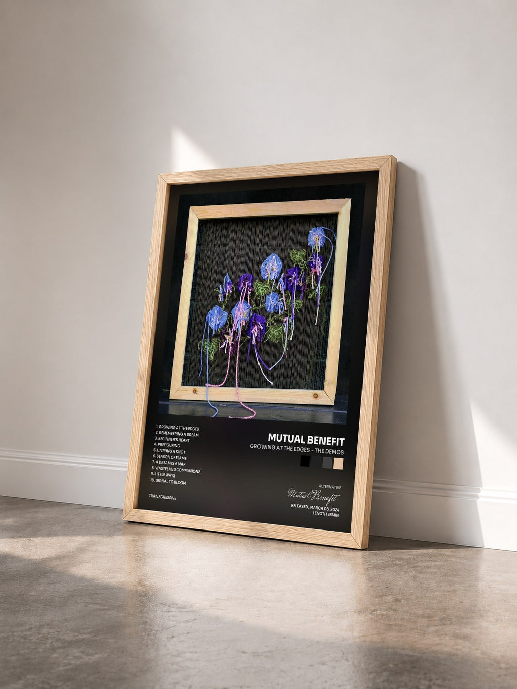 #bois Tableau de l'album Growing at the Edges - The Demos de Mutual Benefit vu de trois quarts, cadre en bois brut