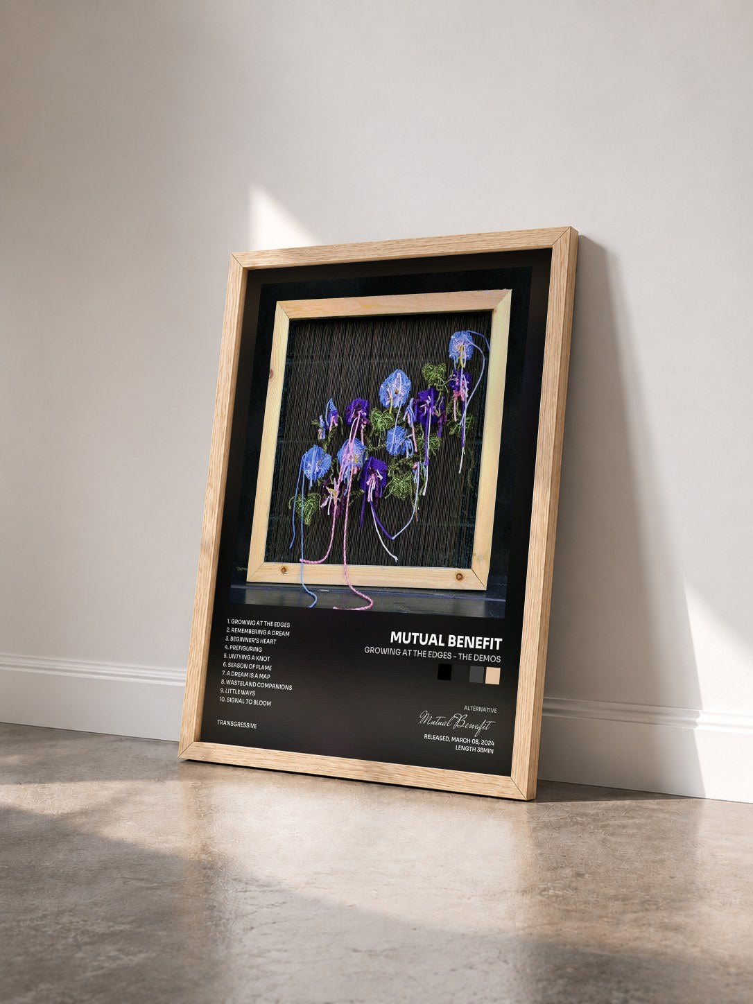 #bois Tableau de l'album Growing at the Edges - The Demos de Mutual Benefit vu de trois quarts, cadre en bois brut