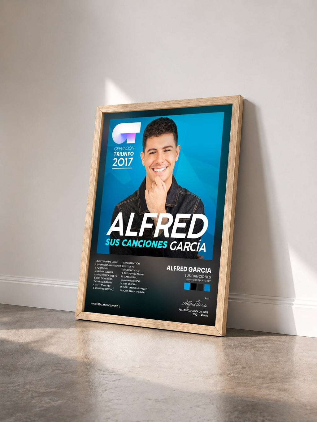 #bois Tableau de l'album Sus Canciones (Operación Triunfo 2017) de Alfred Garcia vu de trois quarts, cadre en bois brut