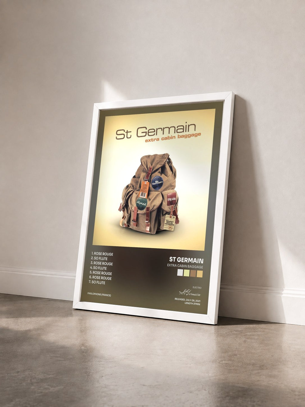#blanc Tableau de l'album Extra Cabin Baggage de St Germain vu de trois quarts, cadre blanc
