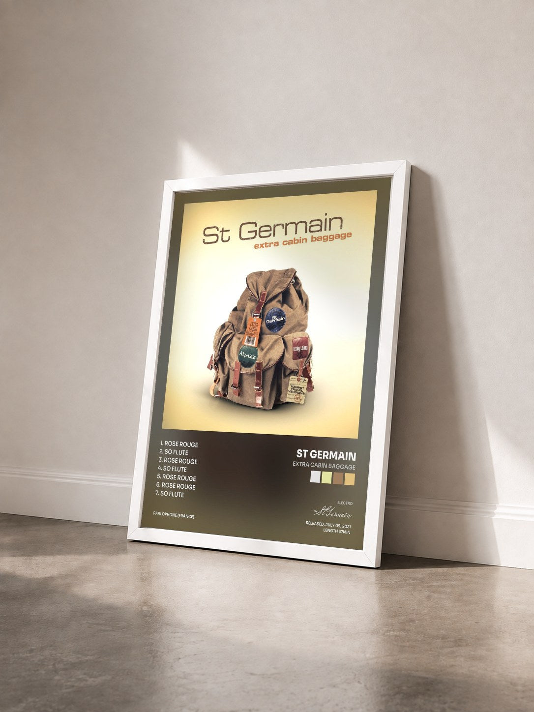 #blanc Tableau de l'album Extra Cabin Baggage de St Germain vu de trois quarts, cadre blanc