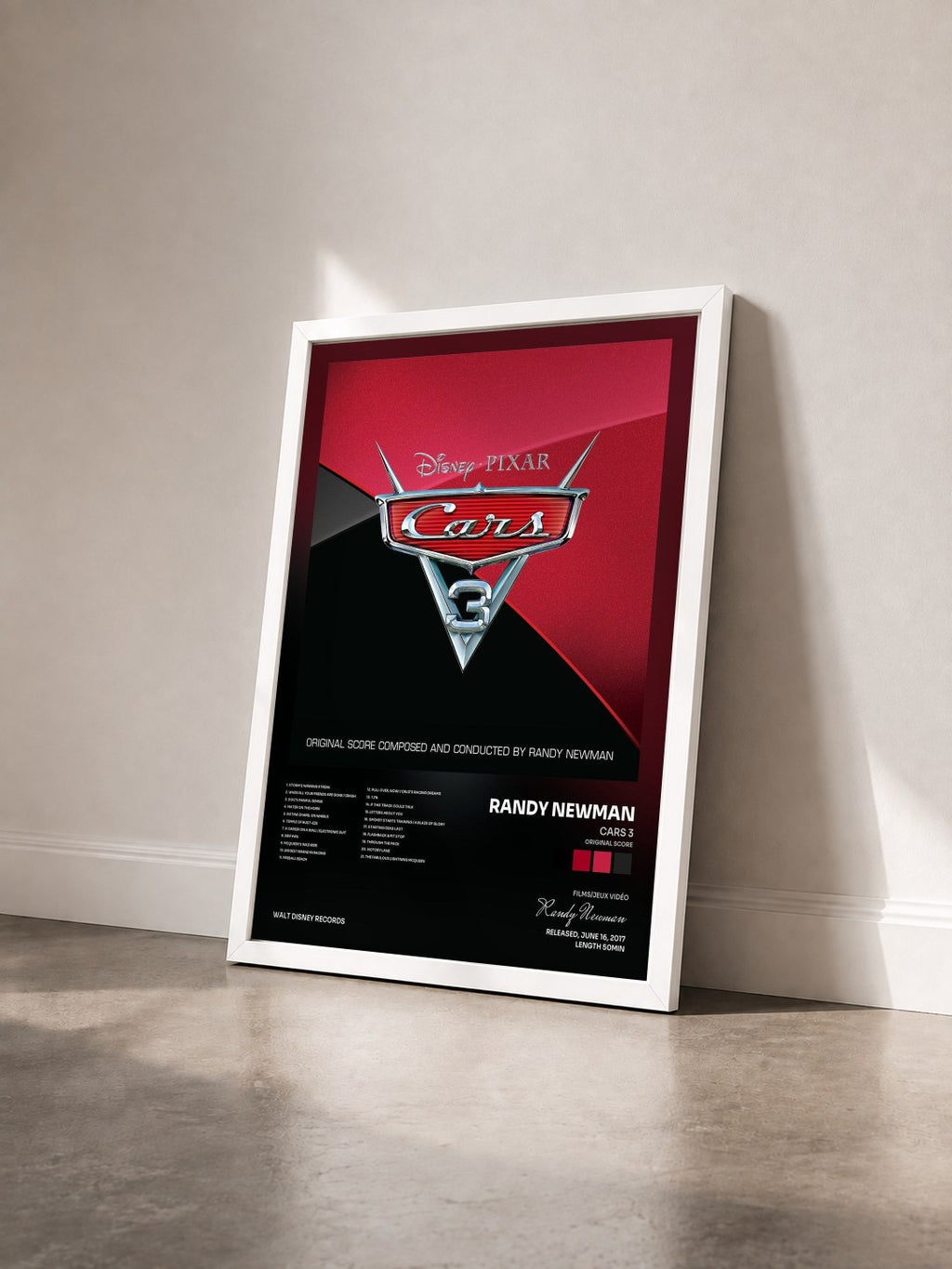#blanc Tableau de l'album Cars 3 (Original Score) de Randy Newman vu de trois quarts, cadre blanc