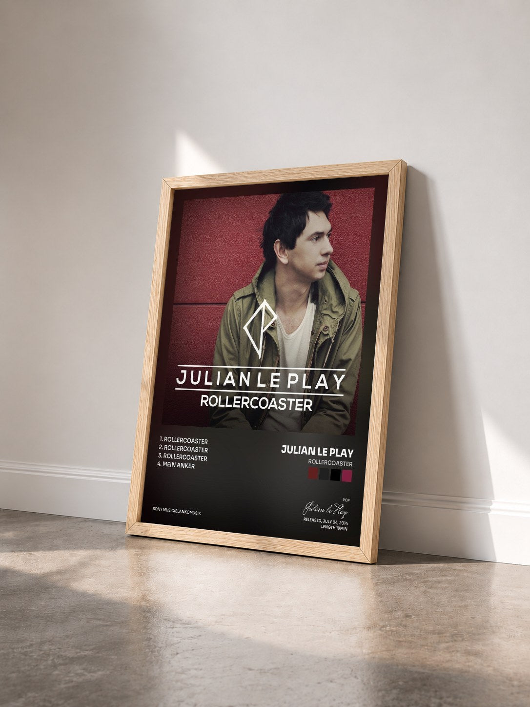 #bois Tableau de l'album Rollercoaster de Julian le Play vu de trois quarts, cadre en bois brut