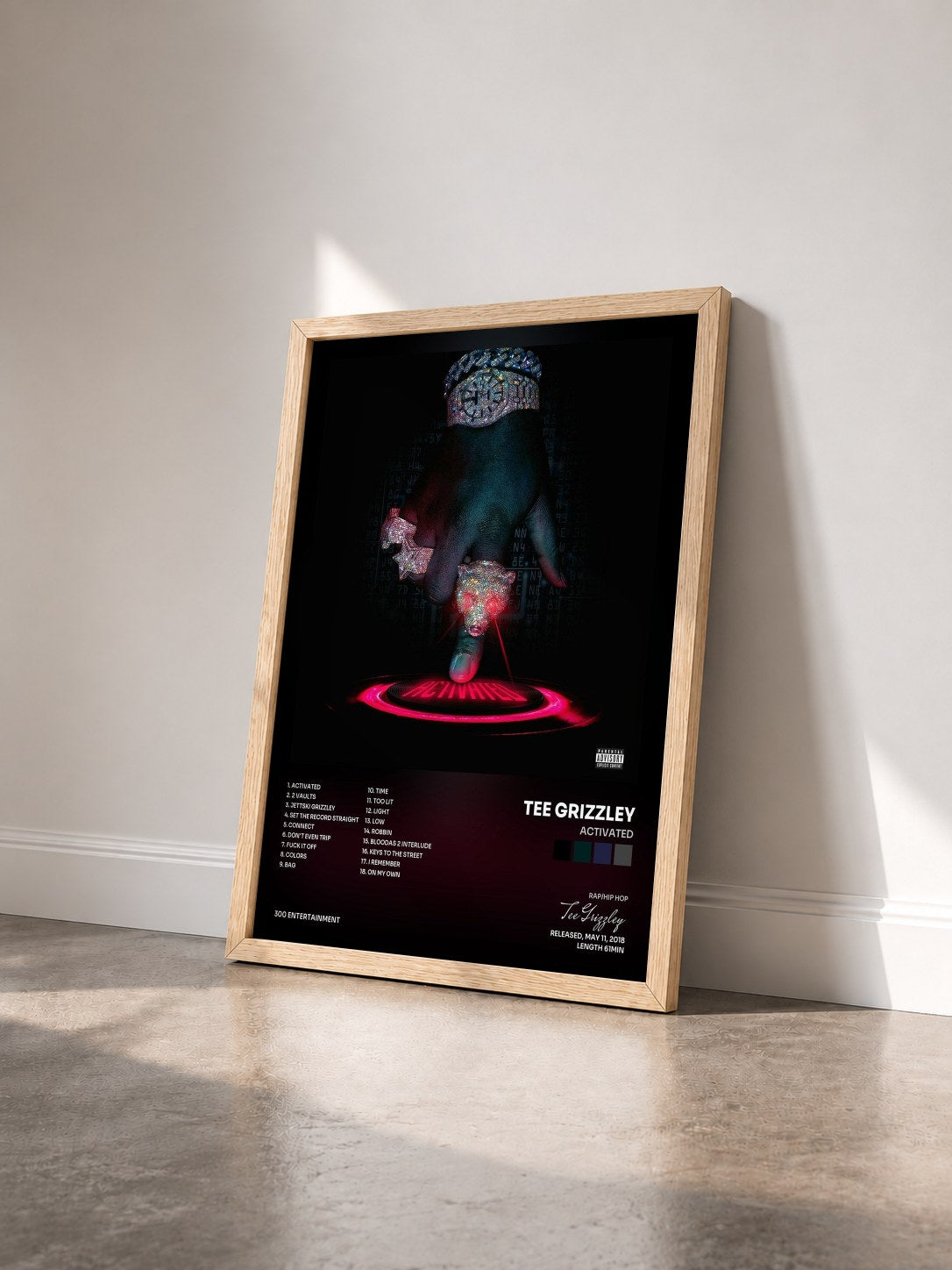 #bois Tableau de l'album Activated de Tee Grizzley vu de trois quarts, cadre en bois brut