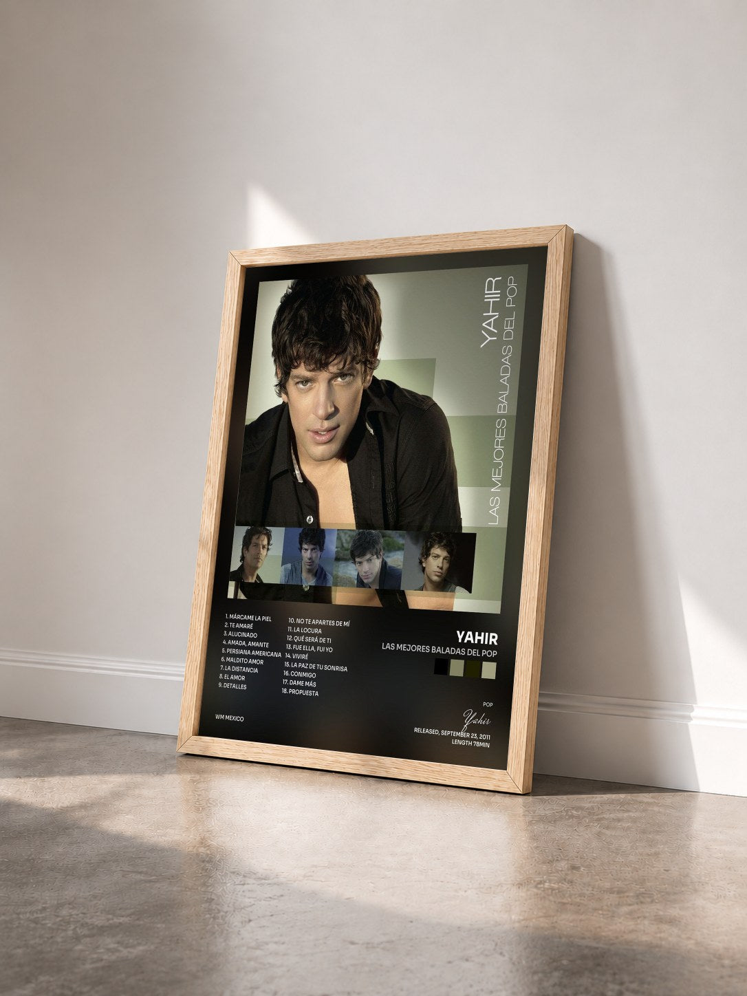 #bois Tableau de l'album Las Mejores Baladas Del Pop de Yahir vu de trois quarts, cadre en bois brut