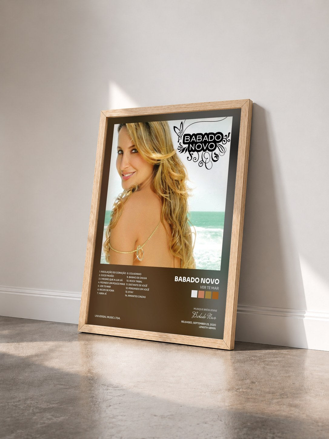 #bois Tableau de l'album Ver Te Mar de Babado Novo vu de trois quarts, cadre en bois brut