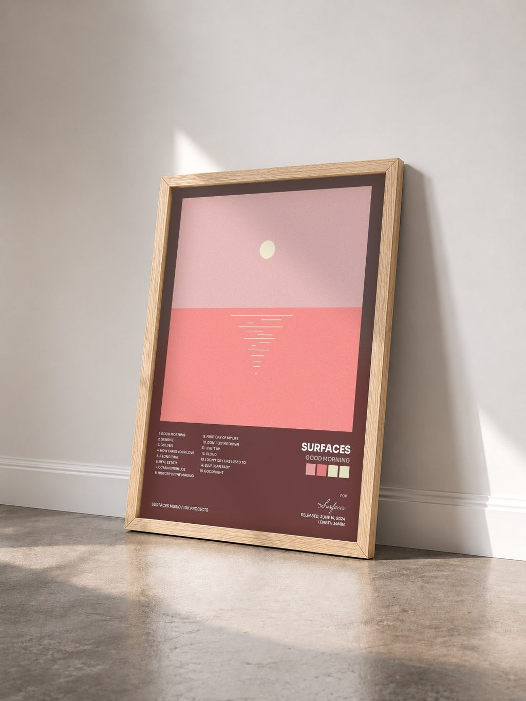 #bois Tableau de l'album Good Morning de Surfaces vu de trois quarts, cadre en bois brut