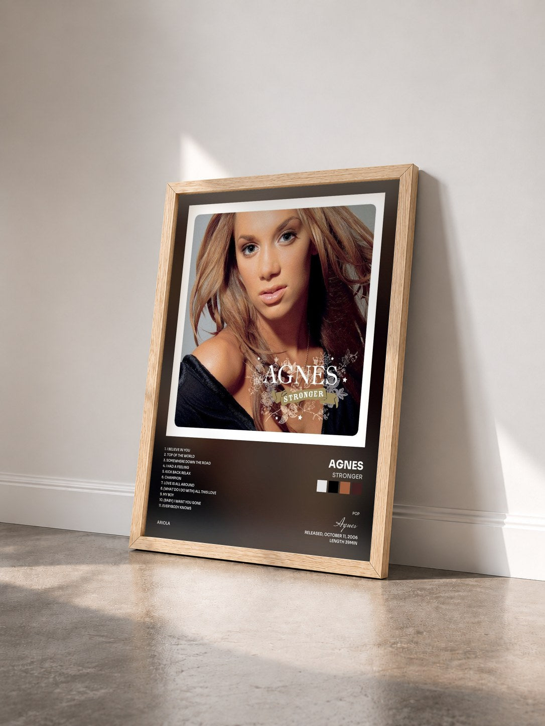 #bois Tableau de l'album Stronger de Agnes vu de trois quarts, cadre en bois brut