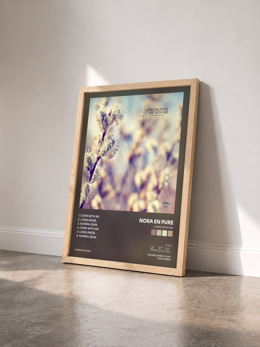 #bois Tableau de l'album Come with Me de Nora En Pure vu de trois quarts, cadre en bois brut