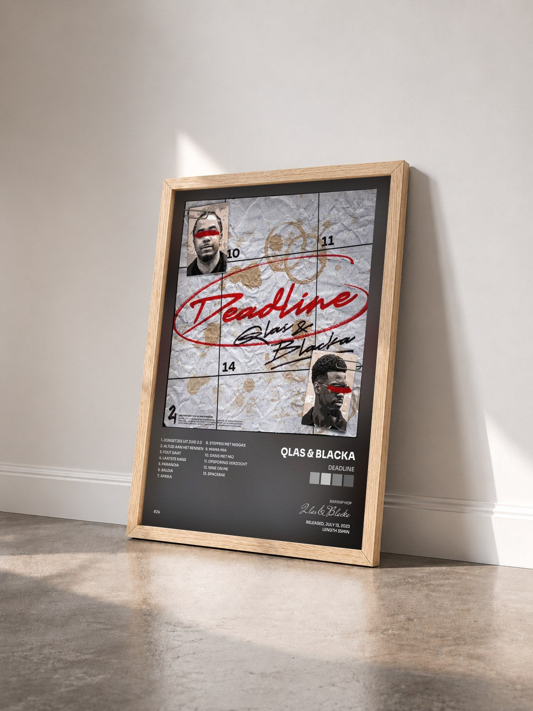 #bois Tableau de l'album Deadline de Qlas & Blacka vu de trois quarts, cadre en bois brut