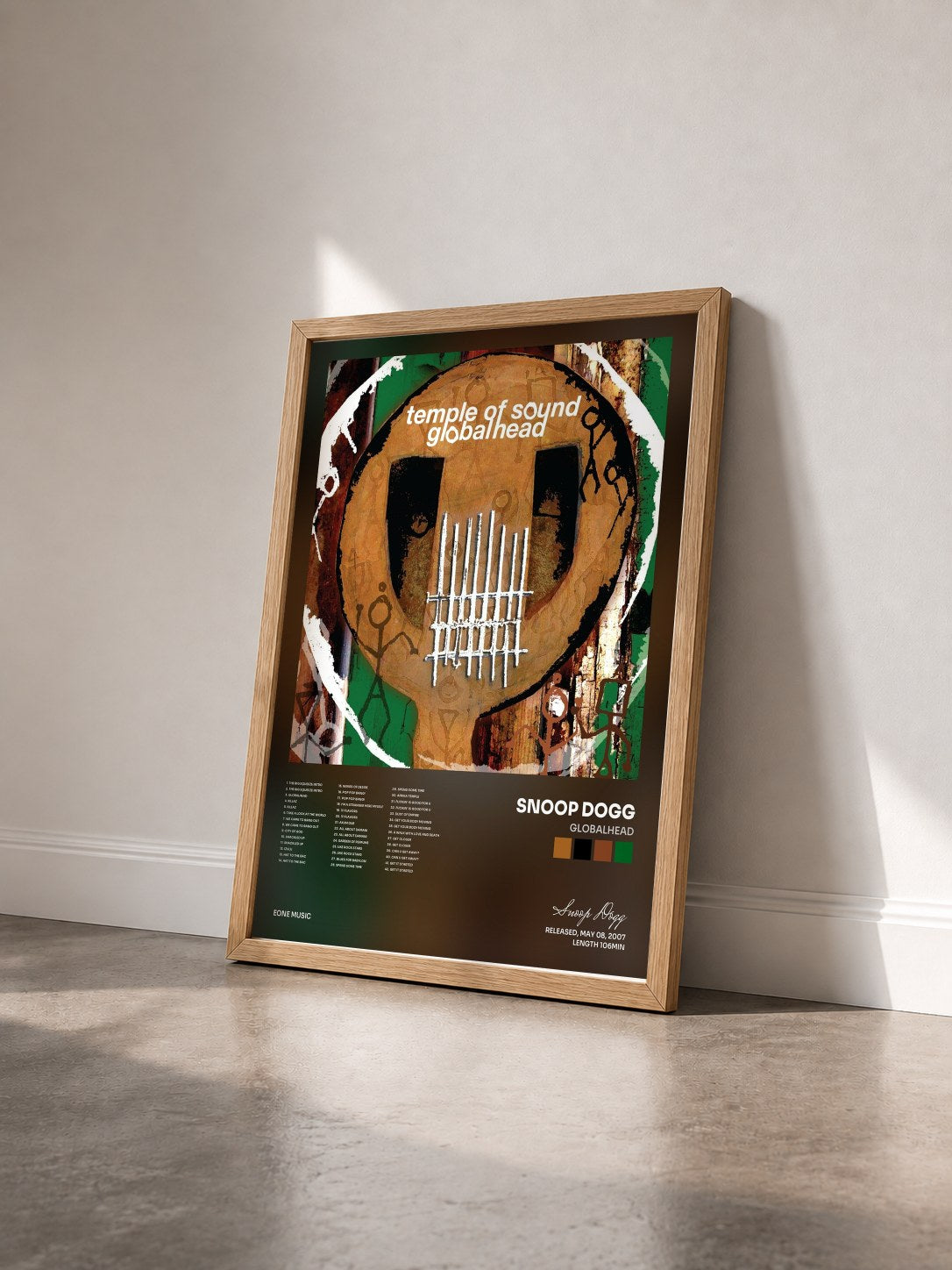 #bois Tableau de l'album Globalhead de Snoop Dogg vu de trois quarts, cadre en bois brut