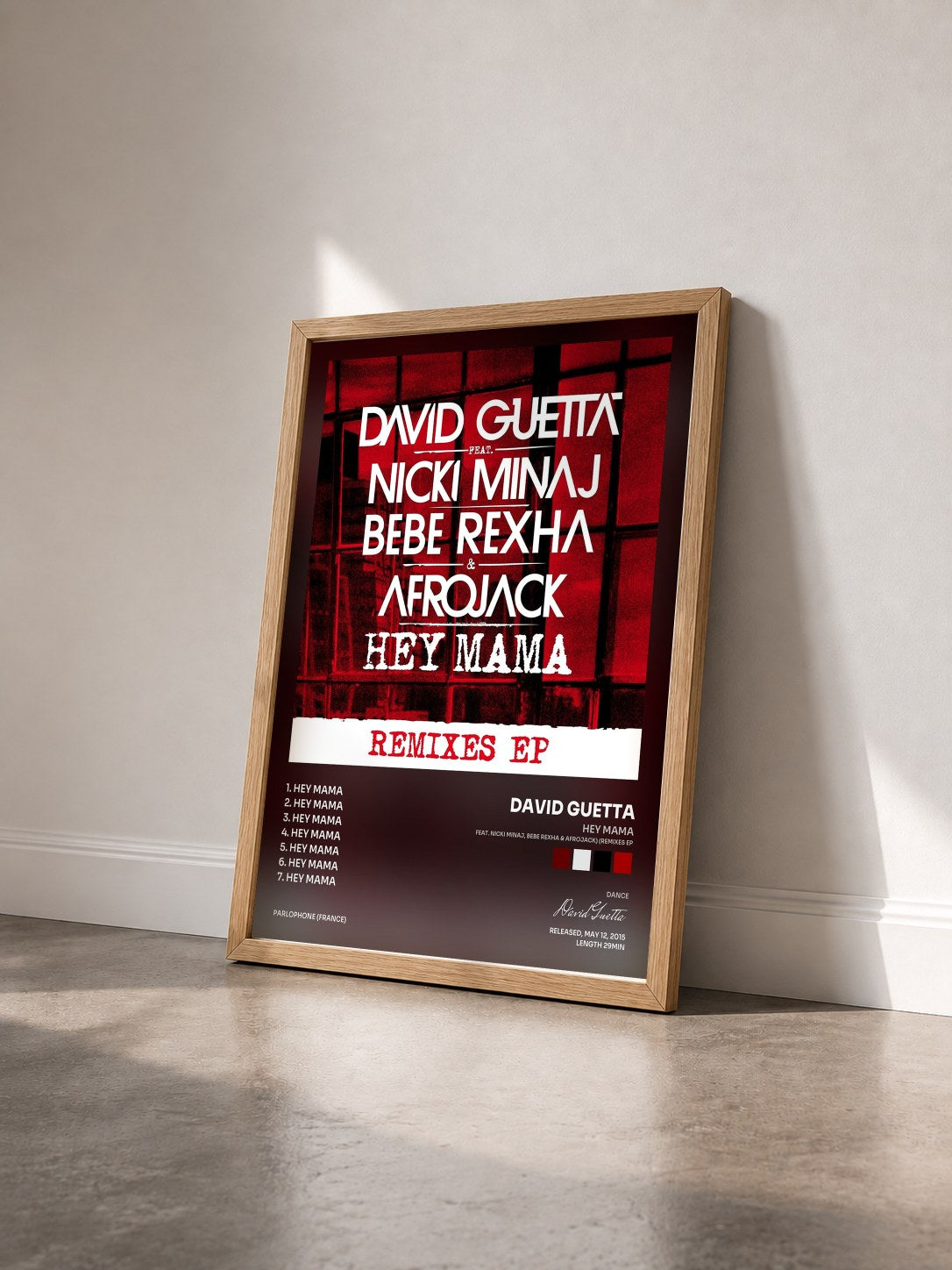 #bois Tableau de l'album Hey Mama (feat. Nicki Minaj, Bebe Rexha & Afrojack) (Remixes EP) de David Guetta vu de trois quarts, cadre en bois brut
