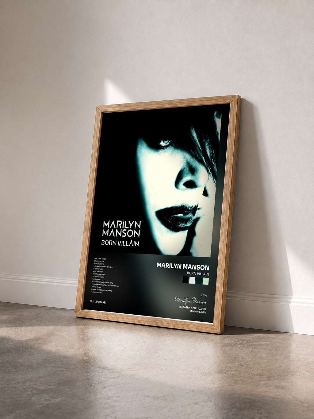 #bois Tableau de l'album Born Villain de Marilyn Manson vu de trois quarts, cadre en bois brut