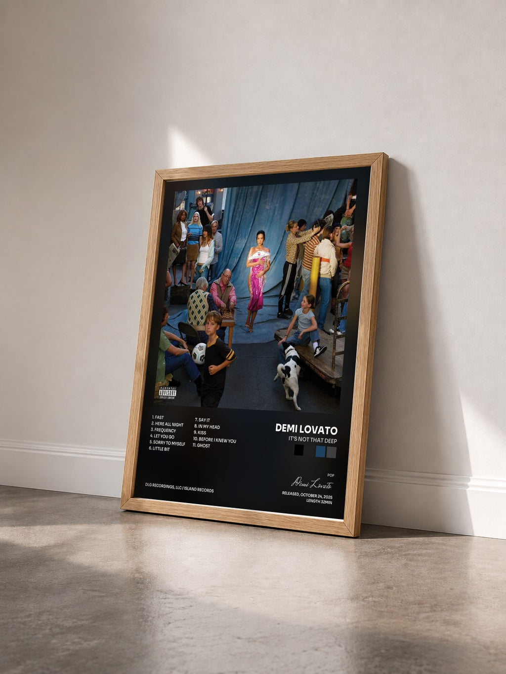 #bois Tableau de l'album It’s Not That Deep de Demi Lovato vu de trois quarts, cadre en bois brut